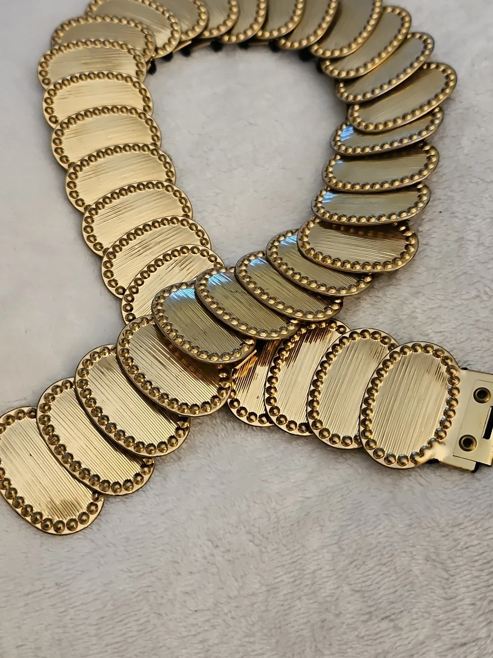 Vintage 1980s Gold Brushed Oval Metal Concho Stretch Belt